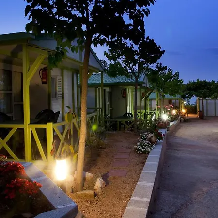 Camping El Far 2*