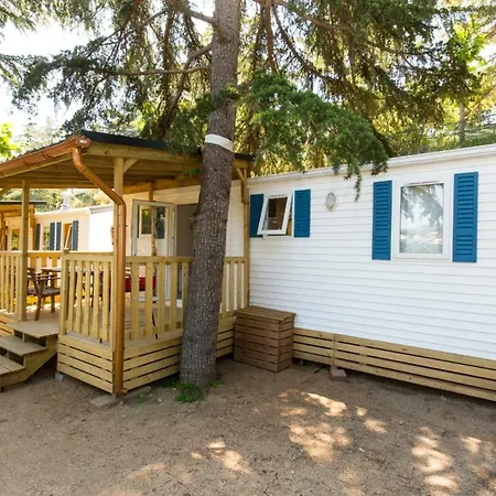 Parque de Campismo El Far 2*