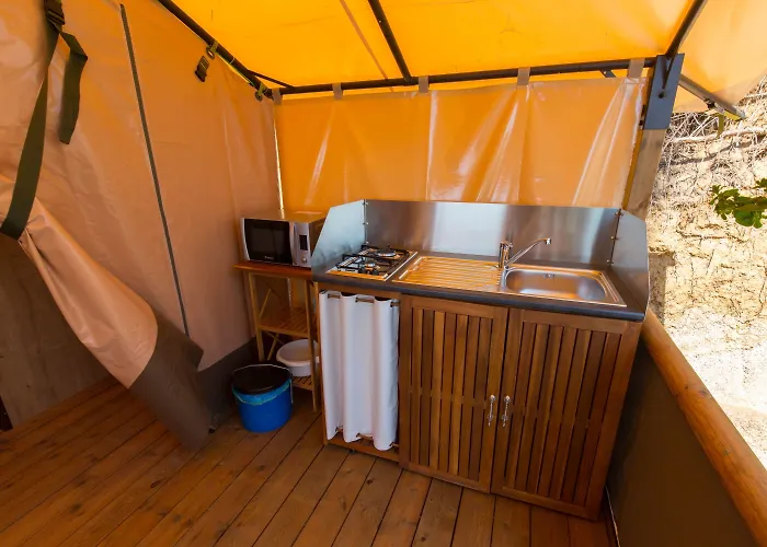 Kamp alanı El Far 2*